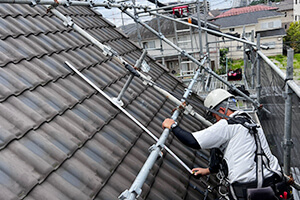 屋根や外壁の状態をチェック